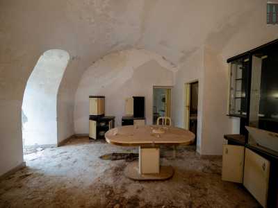 A completare il quadro c'� un arredamento di scarsa qualit�...